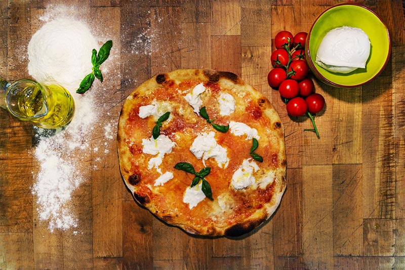 pizza tonda margherita bufala e basilico